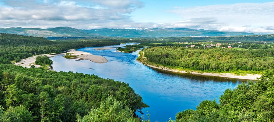 Faites une randonnée le long de l'une des meilleures rivières à saumon du monde, l'Altaelva.